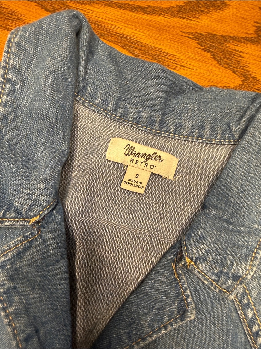 Wrangler light blue denim sleeveless button-down tie-front top - Picture 2 of 6